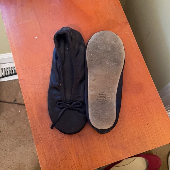 Isotoner black slippers
